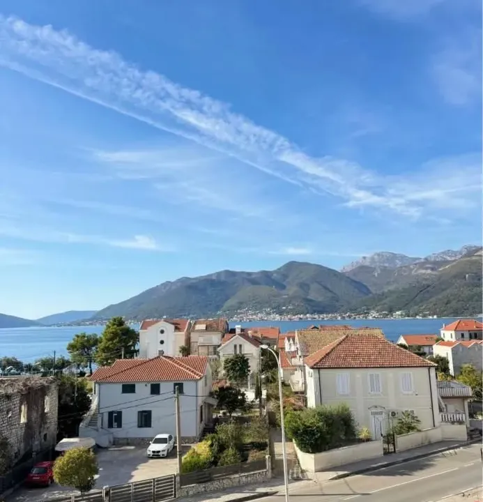 Prodaja, dvosoban stan, 52m², Donja Lastva, Tivat