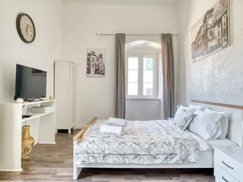 Sale, one bedroom apartment, 42m², Stari Grad Kotor, Kotor - image 9