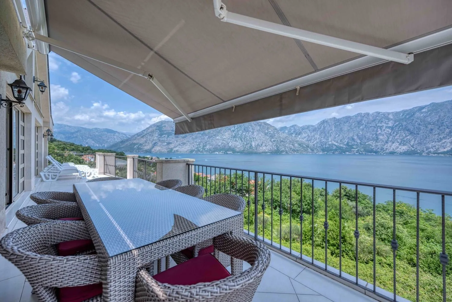 Sale, three bedroom apartment, 167m², Prčanj, Kotor