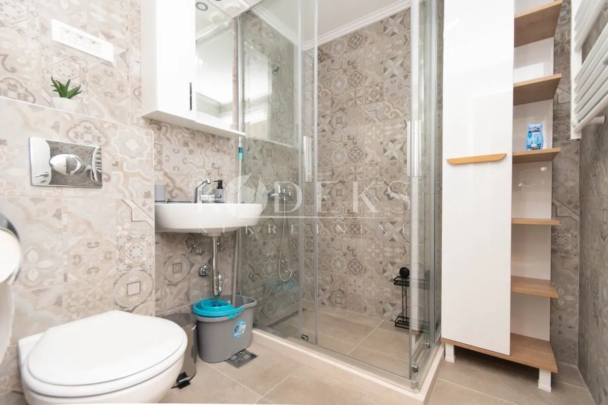 Izdavanje, dvosoban stan, 76m², Centar, Podgorica