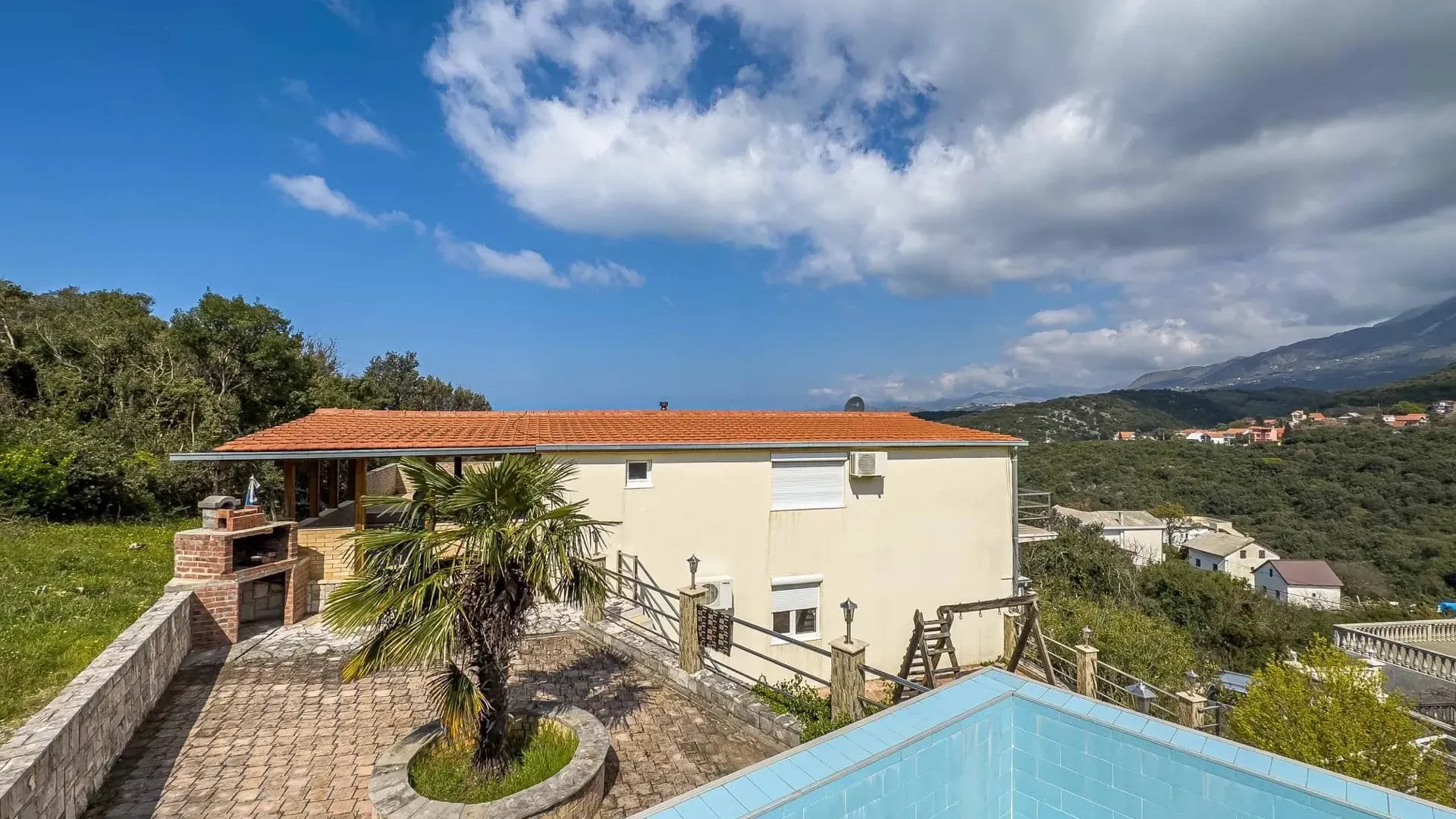 Sale, house, 160m², Utjeha, Bar