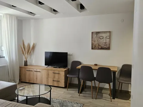 Rent, two bedroom apartment, 34m², Senjak, Beograd - image 2