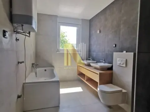 Prodaja, četvorosoban stan, 124m², Sremska Kamenica, Petrovaradin - image 13