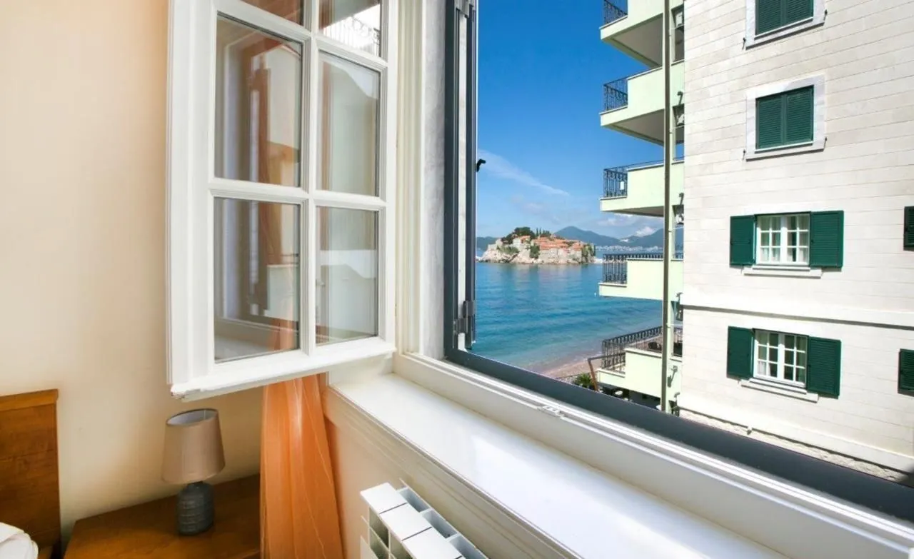 Sale, four bedroom apartment, 95m², Sveti Stefan, Budva