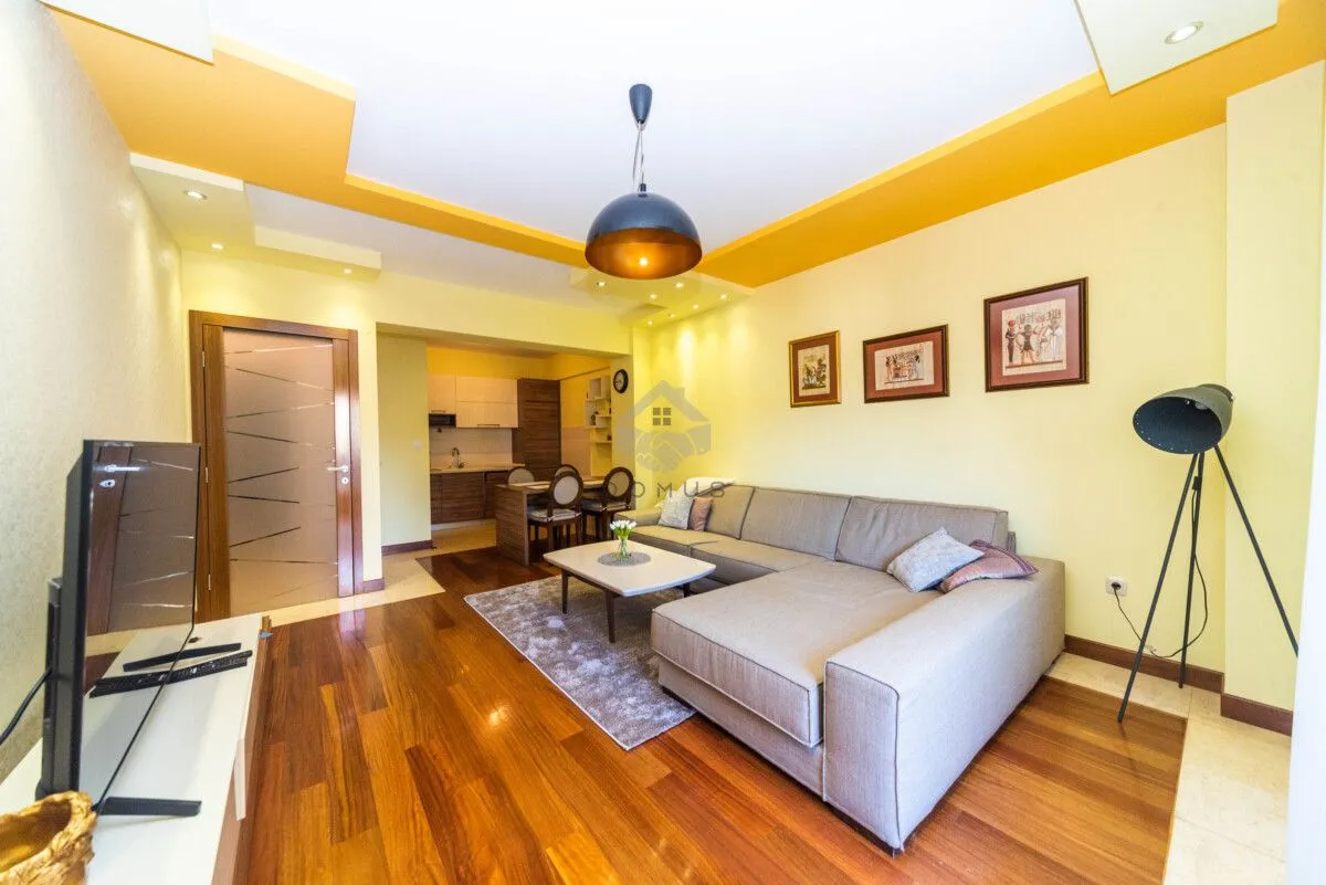 Izdavanje, dvosoban stan, 75m², Centar, Podgorica