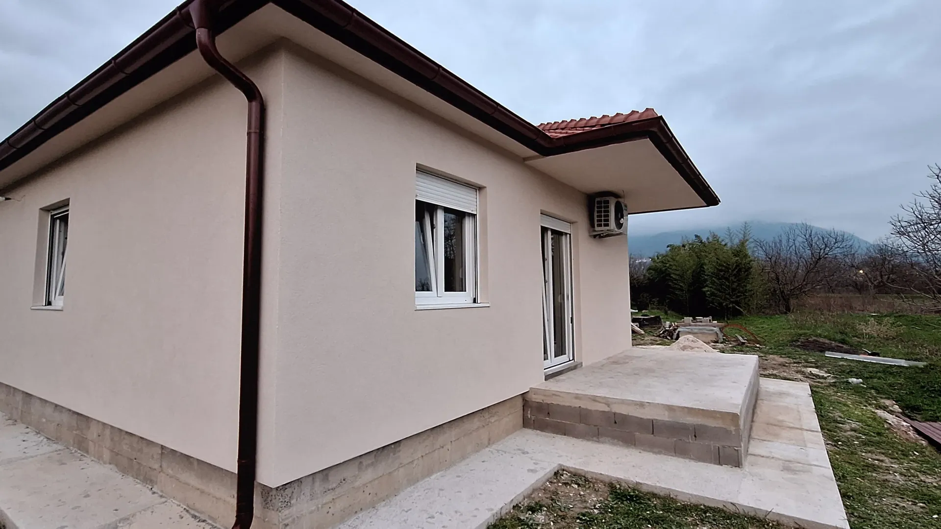Izdavanje, kuća, 70m², Radanovići, Kotor