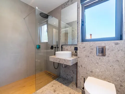 Izdavanje, trosoban stan, 85m², Donja Lastva, Tivat - image 12