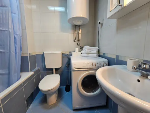 Izdavanje, dvosoban stan, 60m², Blok 9, Podgorica - image 6
