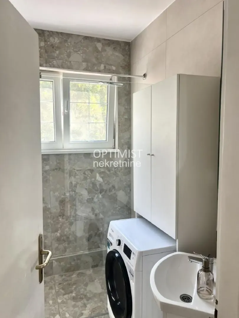 Izdavanje, trosoban stan, 55m², Botanička Bašta, Palilula Sve Podlokacije