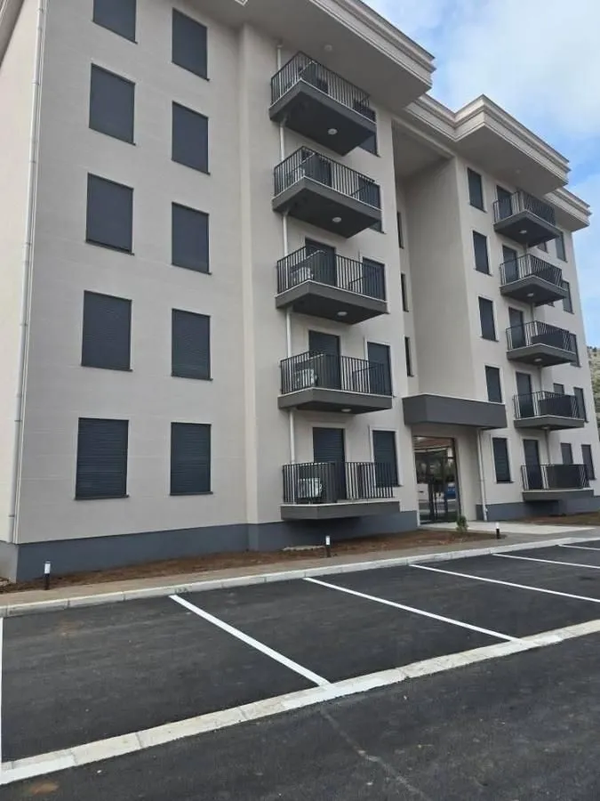 Izdavanje, jednosoban stan, 40m², Tološi, Podgorica