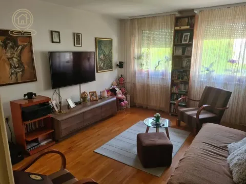 Prodaja, četvorosoban stan, 82m², Palilula, Niš