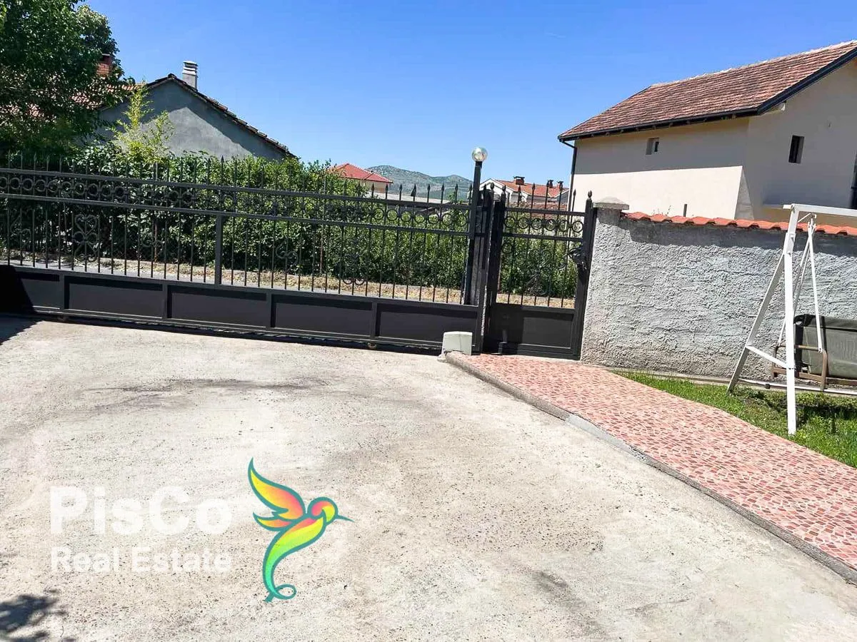 Prodaja, kuća, 210m², Donja Gorica, Podgorica