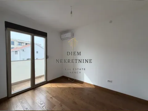 Rent, office space, 56m², City Kvart, Podgorica - image 11