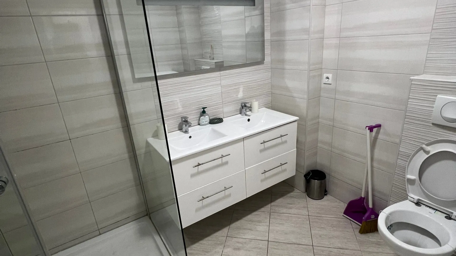 Izdavanje, dvosoban stan, 84m², Šušanj, Bar