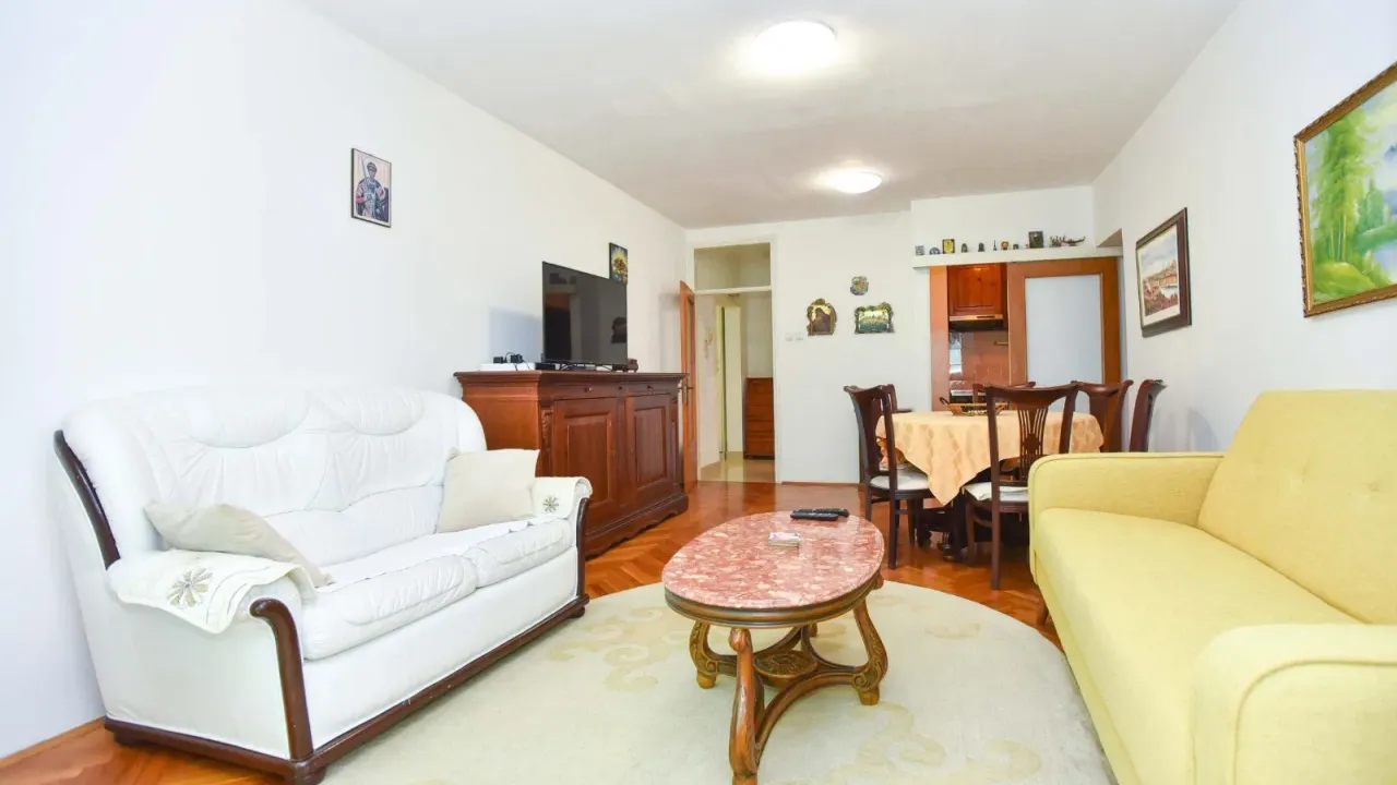 Izdavanje, trosoban stan, 130m², Budva, Crna Gora