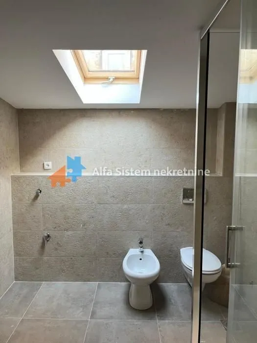 Izdavanje, stan, 250m², Stari Grad, Beograd