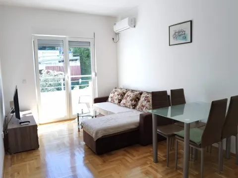 Rent, one bedroom apartment, 41m², Budva, Crna Gora - image 1