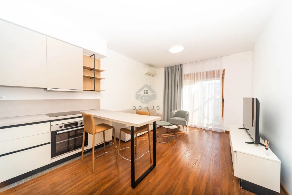 Izdavanje, dvosoban stan, 68m², Master Kvart, Podgorica