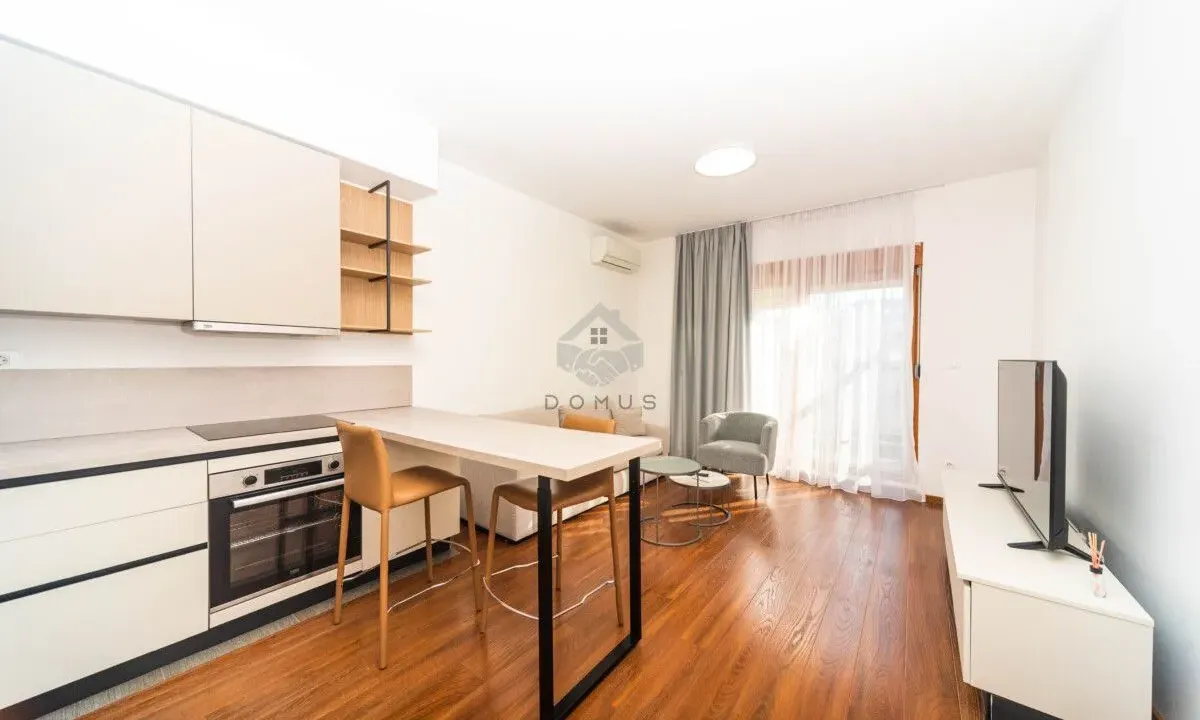 Izdavanje, dvosoban stan, 68m², Master Kvart, Podgorica