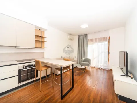 Izdavanje, dvosoban stan, 68m², Master Kvart, Podgorica