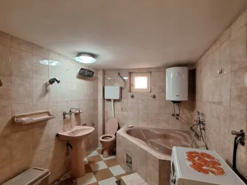 Izdavanje, dvosoban stan, 70m², Donja Gorica, Podgorica - image 7