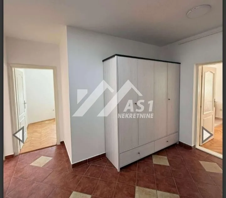 Izdavanje, četvorosoban stan, 95m², Veternik, Novi Sad Sve Podlokacije