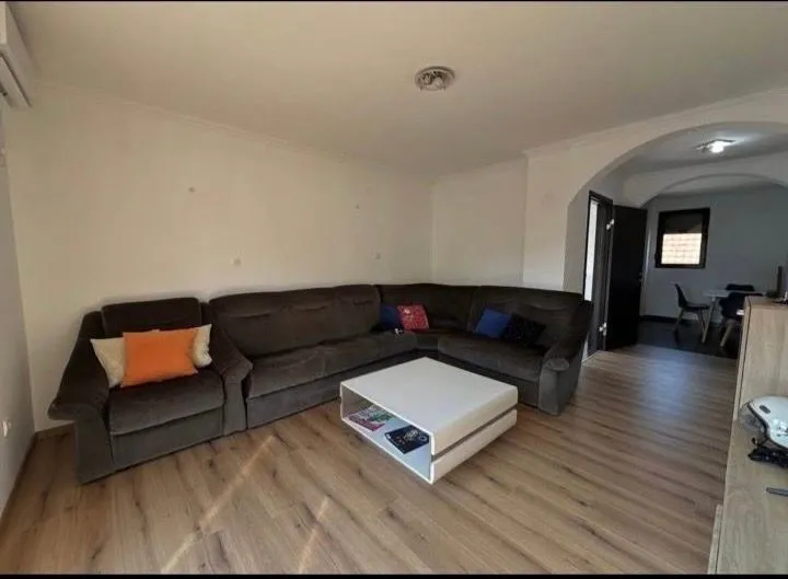 Izdavanje, dvosoban stan, 75m², Zagorič, Podgorica