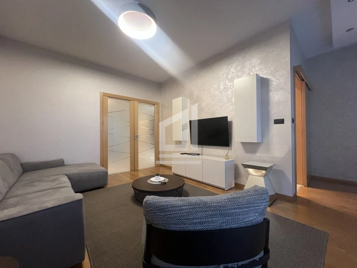 Izdavanje, dvosoban stan, 78m², Momišići, Podgorica