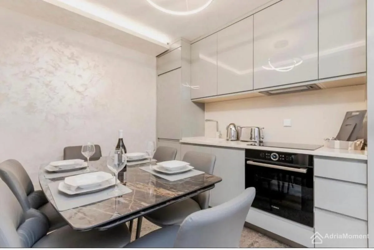 Prodaja, jednosoban stan, 42m², Grad, Kotor