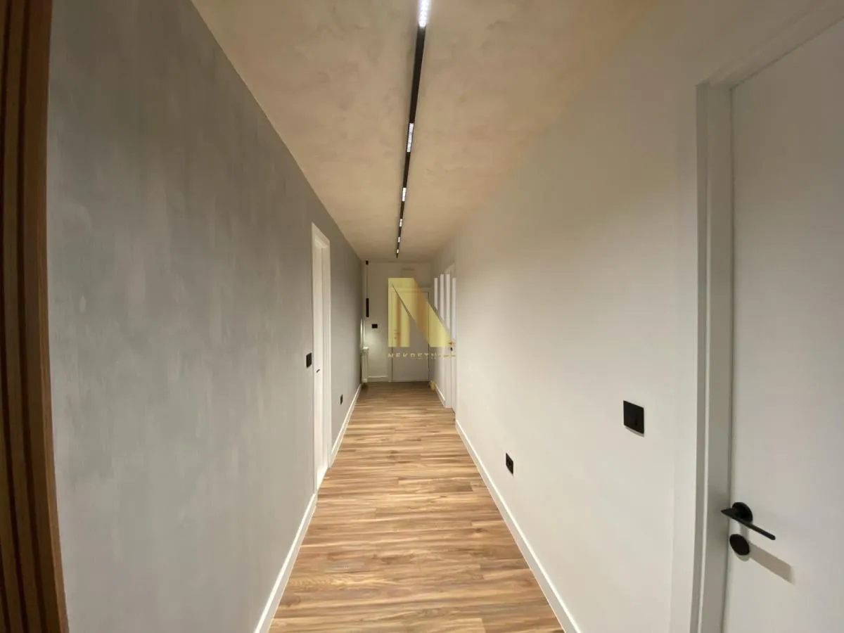 Prodaja, četvorosoban stan, 119m², Centar, Novi Sad