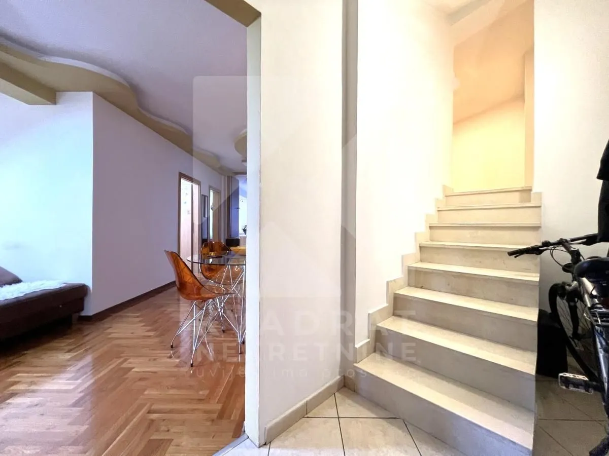 Prodaja, četvorosoban stan, 121m², Krivi Most, Podgorica