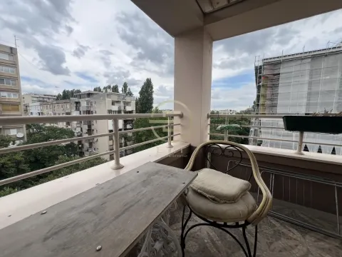 Izdavanje, četvorosoban stan, 130m², Centar, Novi Sad - image 14