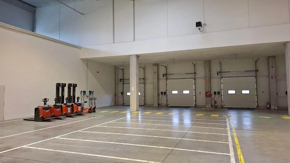 Rent, office space, 11000m², Šimanovci, Pećinci