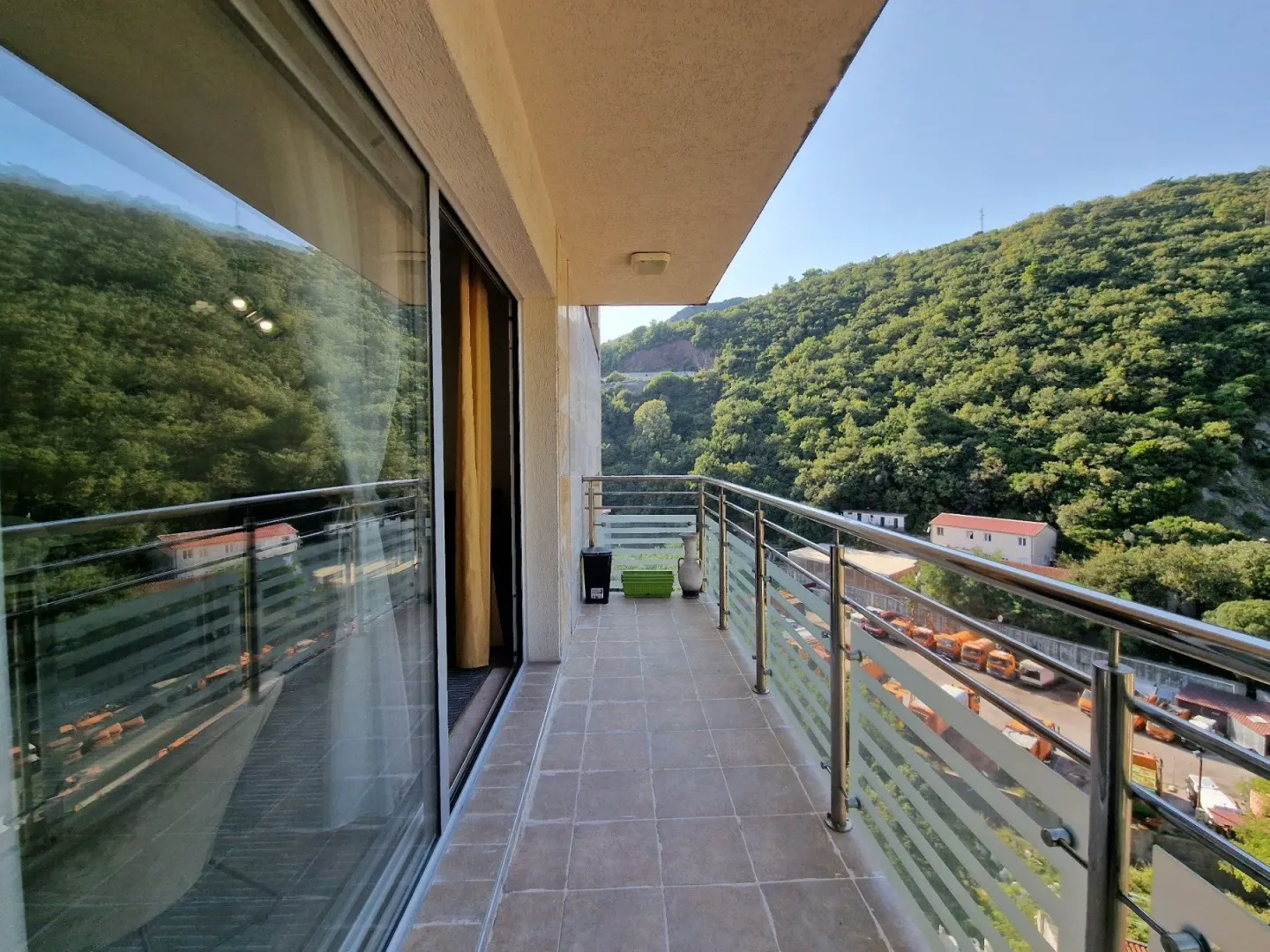 Rent, two bedroom apartment, 81m², Bečići, Budva