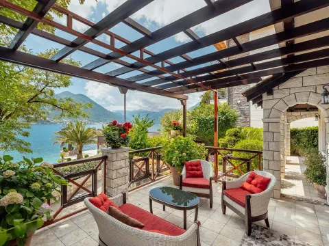 Sale, house, 354m², Kotor, Crna Gora - image 1