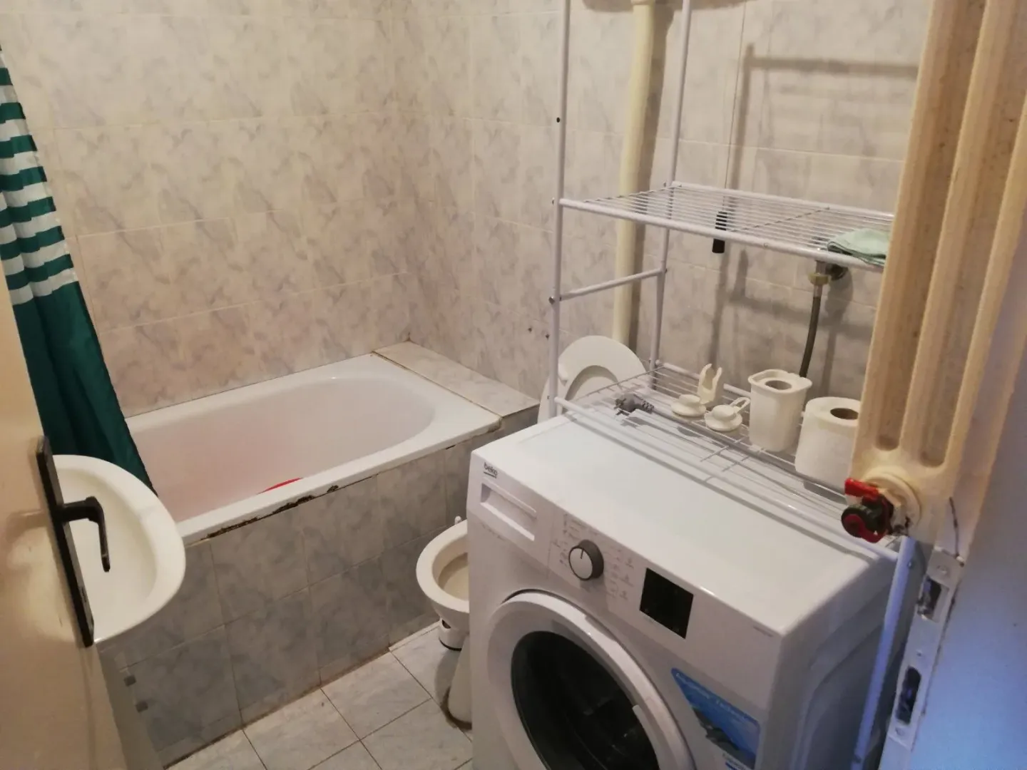 Izdavanje, garsonjera, 26m², Detelinara, Novi Sad Sve Podlokacije