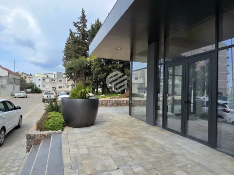 Rent, office space, 55m², Šušanj, Bar - image 3