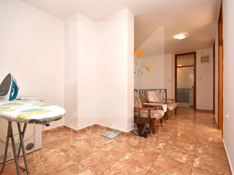 Rent, four bedroom apartment, 160m², Tološi, Podgorica - image 19
