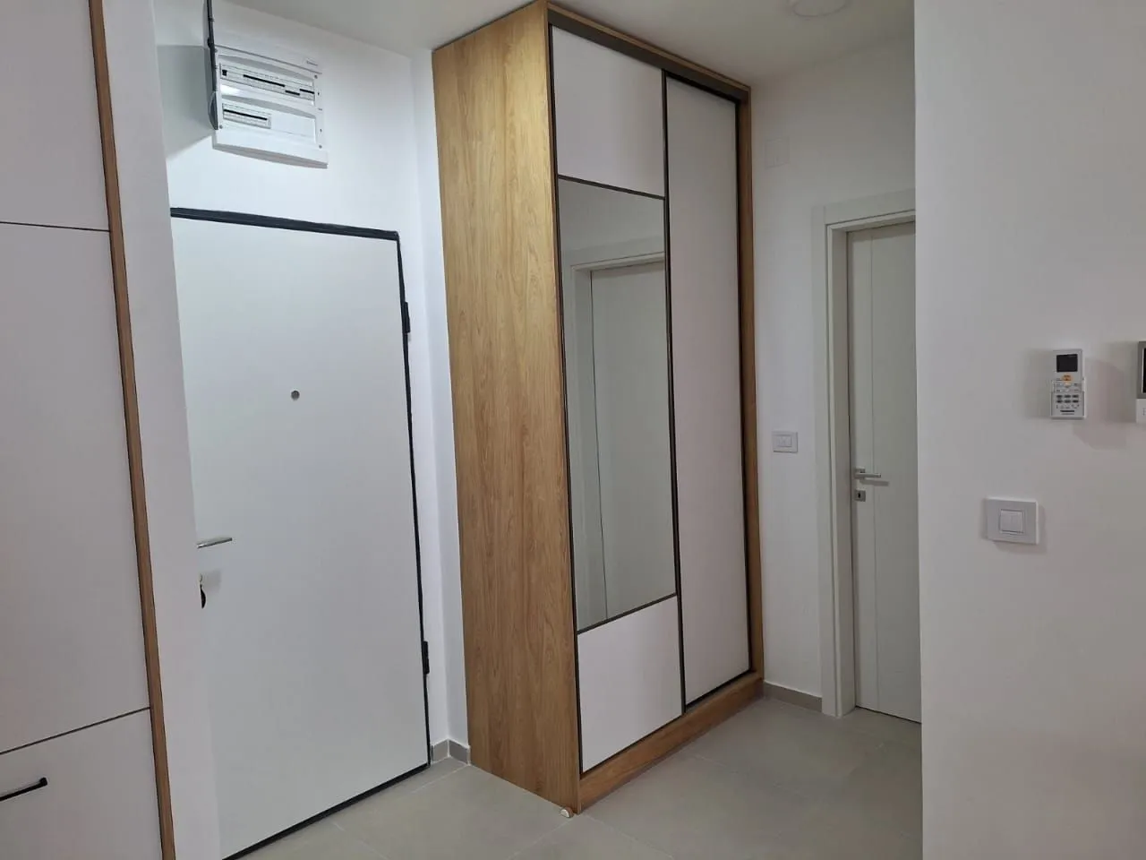 Izdavanje, jednosoban stan, 50m², Stari Aerodrom, Podgorica