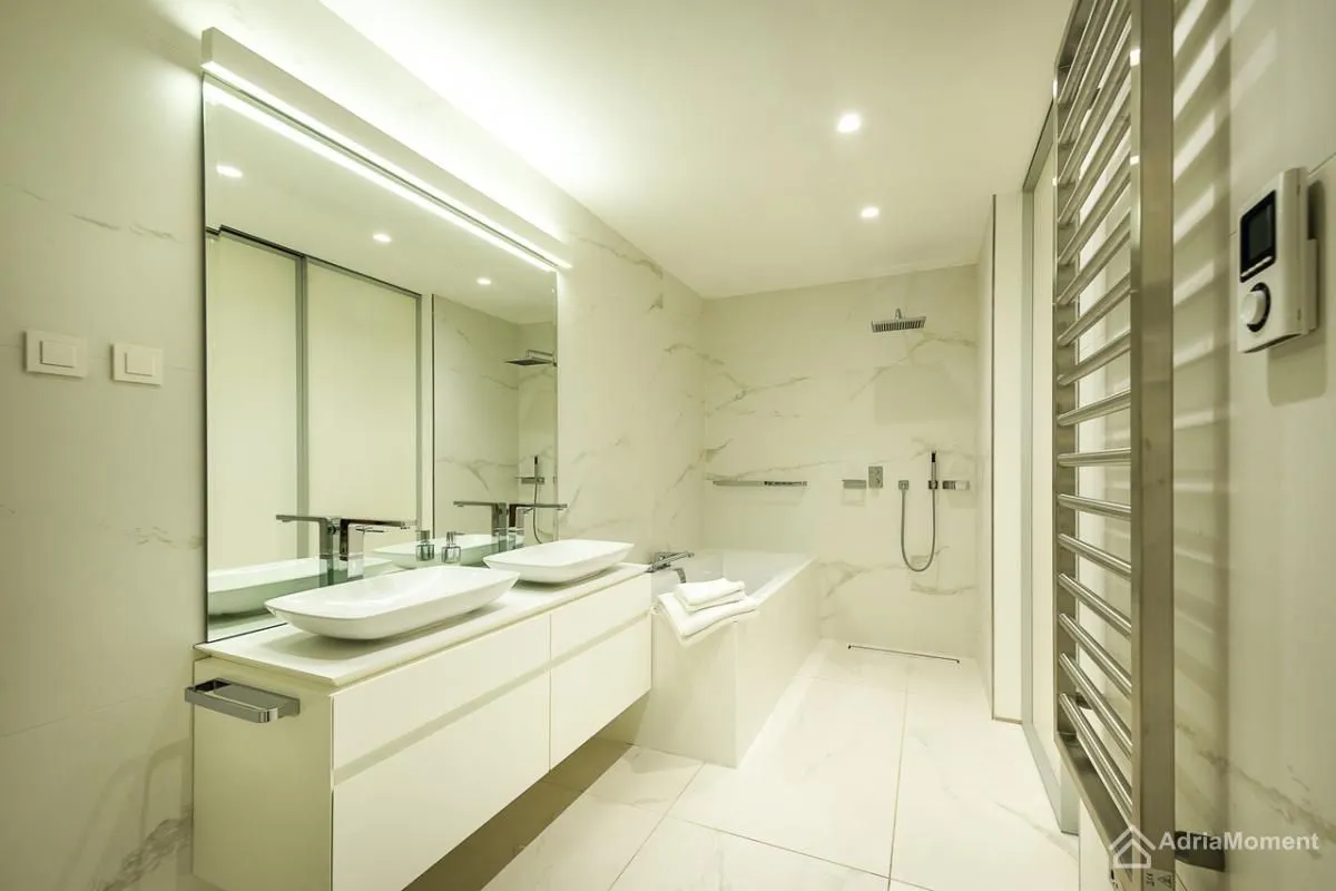 Prodaja, dvosoban stan, 156m², Centar, Budva