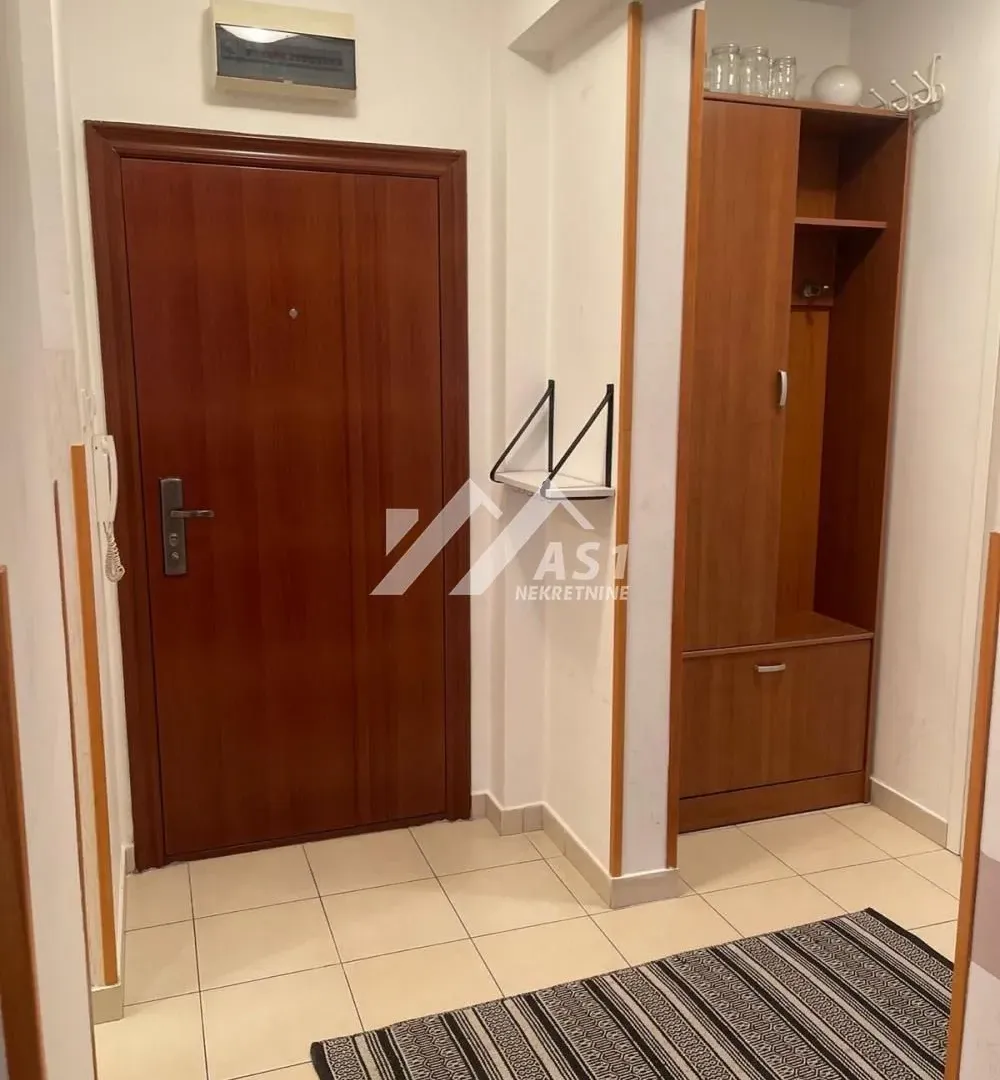 Izdavanje, jednosoban stan, 40m², Rotkvarija, Novi Sad Sve Podlokacije