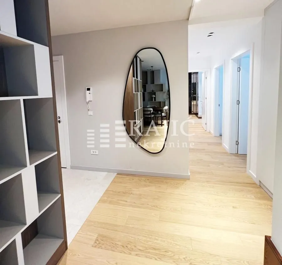 Rent, four bedroom apartment, 114m², Stari Grad, Beograd