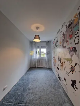 Children's bedroom with an animal-themed wallpaper and wall-to-wall carpeting. - image 16