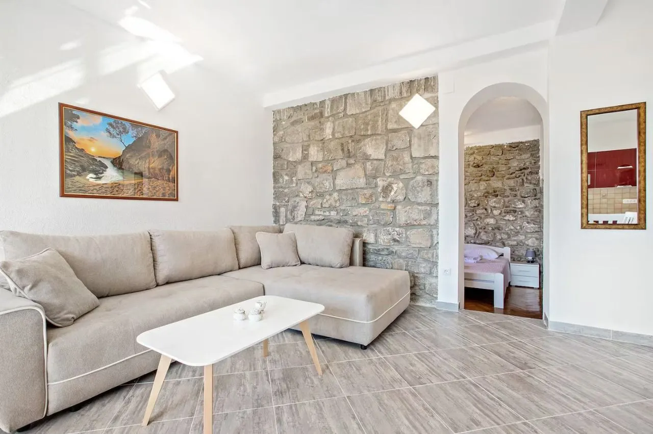 Rent, house, 110m², Tivat, Crna Gora