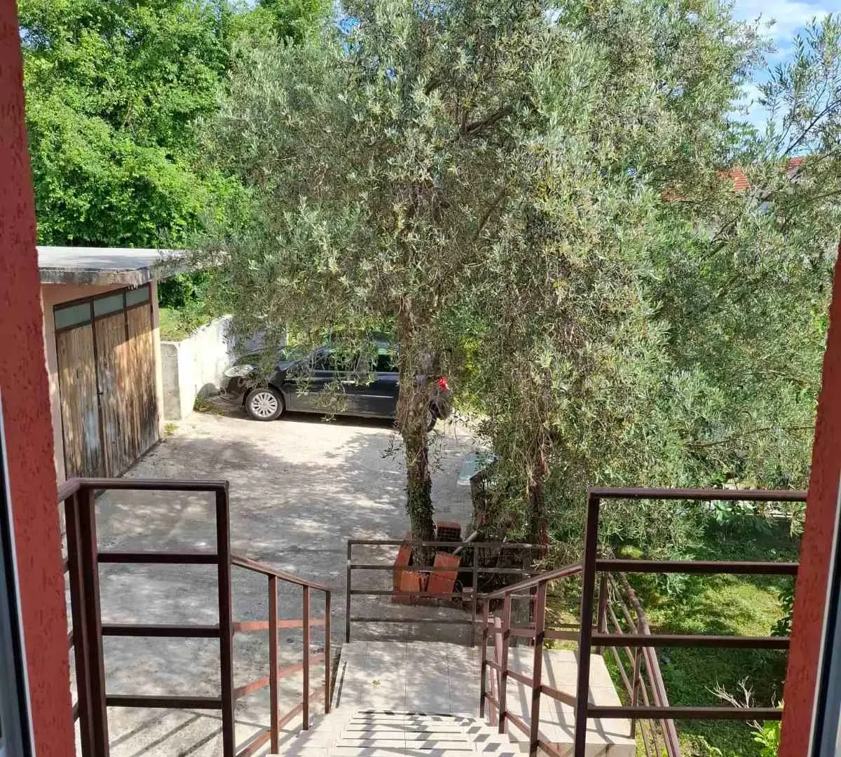 Izdavanje, dvosoban stan, 70m², Radanovići, Kotor