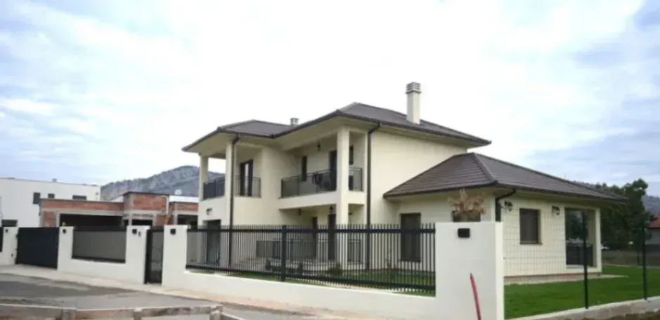 Prodaja, kuća, 212m², Tološi, Podgorica