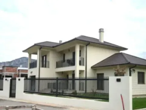 Prodaja, kuća, 212m², Tološi, Podgorica - image 7