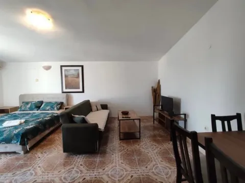 Rent, studio apartment, 30m², Šušanj, Bar - image 2