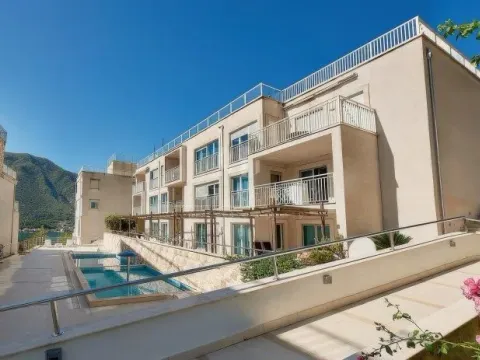 Sale, one bedroom apartment, 74m², Dobrota, Kotor - image 8