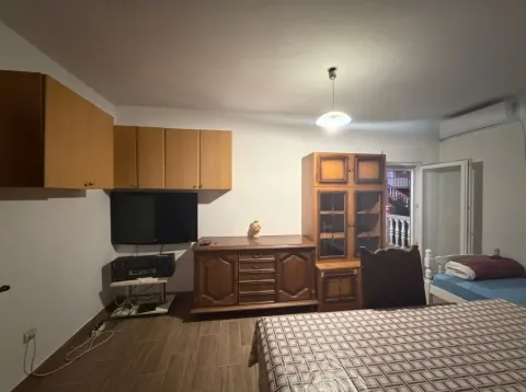 Rent, two bedroom apartment, 80m², Gradiošnica, Tivat - image 9